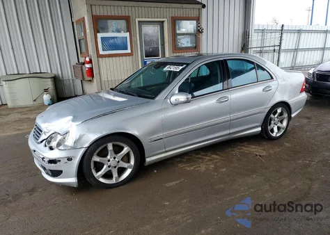 2007 Mercedes-Benz C 230 z USA, uszkodzony, nr VIN WDBRF52HX7F864243